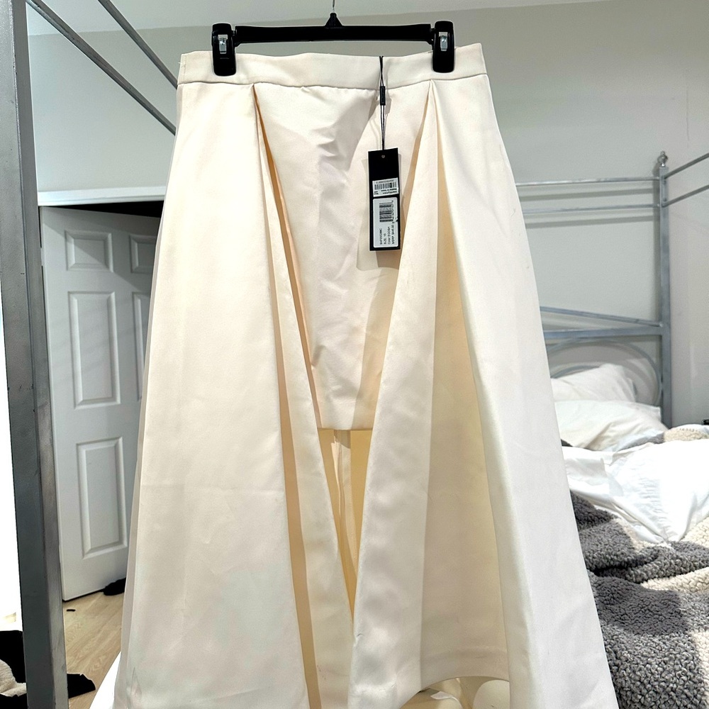 Halston evening skirt elegant